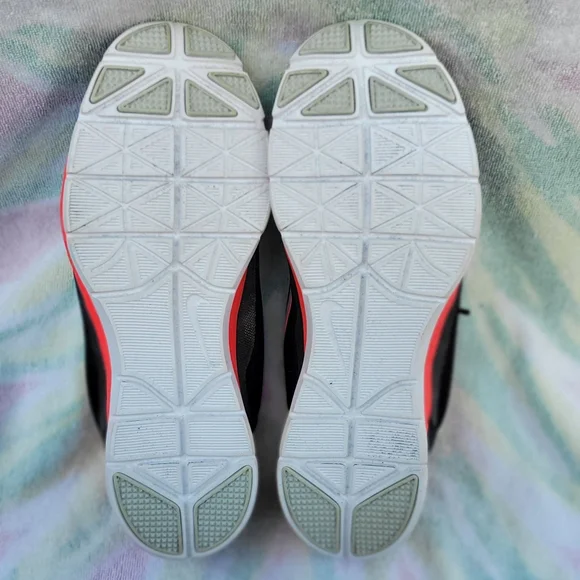 Women's Nike 8.5 - Picture 2 of 4